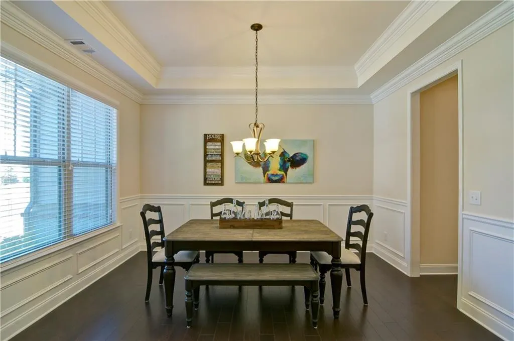 125 Austin Drive, Sandy Springs, Georgia 30328, 4 Bedrooms Bedrooms, ,3 BathroomsBathrooms,Residential,Sold,125 Austin Drive,5905392