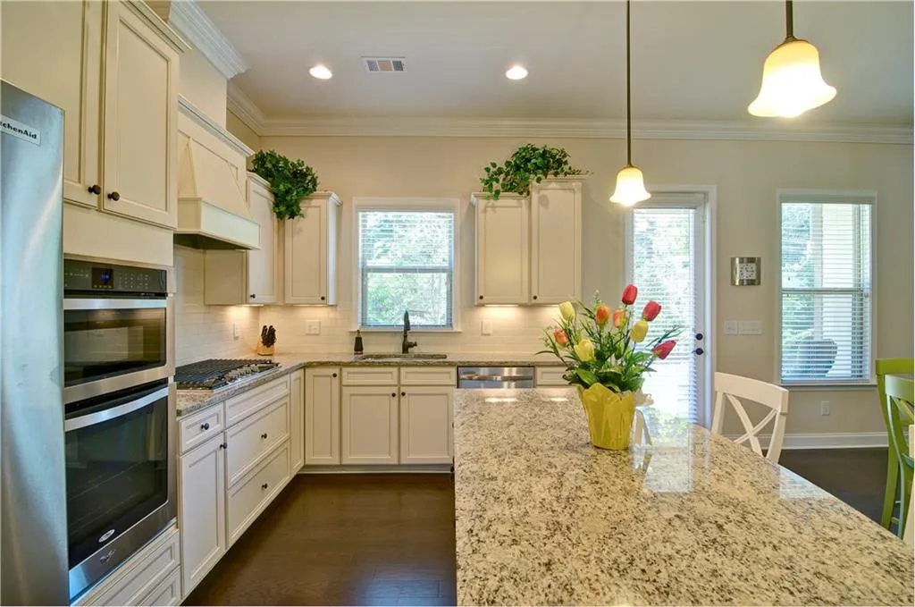 125 Austin Drive, Sandy Springs, Georgia 30328, 4 Bedrooms Bedrooms, ,3 BathroomsBathrooms,Residential,Sold,125 Austin Drive,5905392