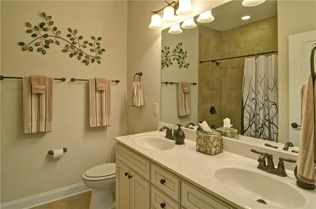 125 Austin Drive, Sandy Springs, Georgia 30328, 4 Bedrooms Bedrooms, ,3 BathroomsBathrooms,Residential,Sold,125 Austin Drive,5905392