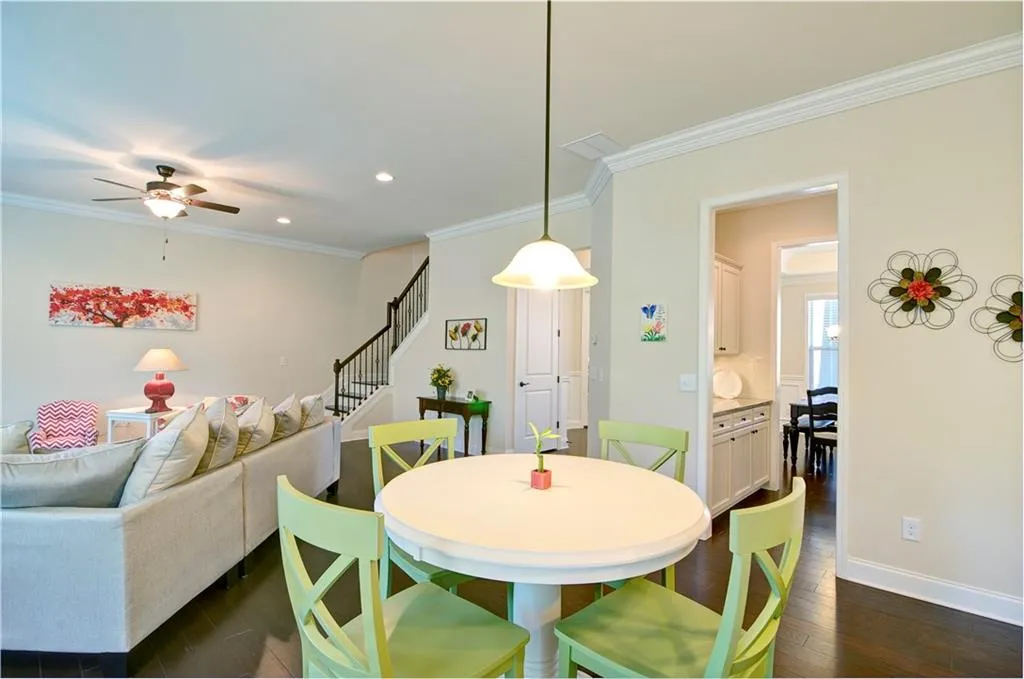 125 Austin Drive, Sandy Springs, Georgia 30328, 4 Bedrooms Bedrooms, ,3 BathroomsBathrooms,Residential,Sold,125 Austin Drive,5905392