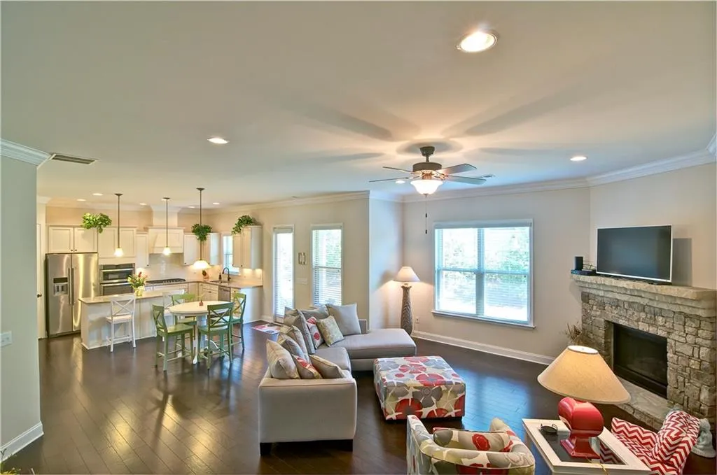 125 Austin Drive, Sandy Springs, Georgia 30328, 4 Bedrooms Bedrooms, ,3 BathroomsBathrooms,Residential,Sold,125 Austin Drive,5905392