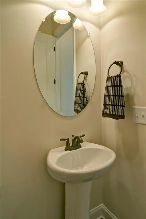 125 Austin Drive, Sandy Springs, Georgia 30328, 4 Bedrooms Bedrooms, ,3 BathroomsBathrooms,Residential,Sold,125 Austin Drive,5905392