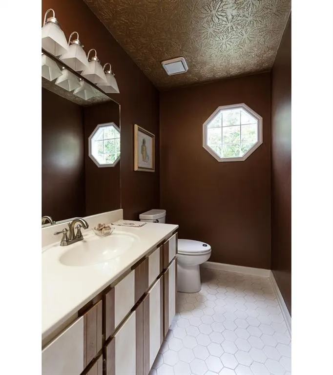 7145 Northgreen Drive, Sandy Springs, Georgia 30328, 4 Bedrooms Bedrooms, ,3 BathroomsBathrooms,Residential,Sold,7145 Northgreen Drive,5808289