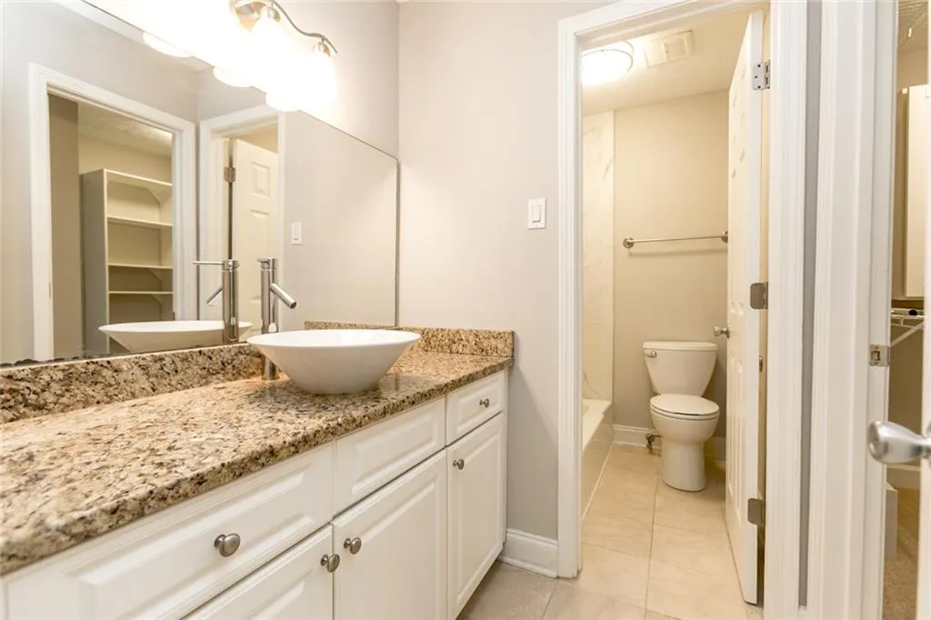 6980 Roswell Road Unit D-4, Atlanta, Georgia 30328, 2 Bedrooms Bedrooms, ,1 BathroomBathrooms,Residential,Sold,6980 Roswell Road Unit D-4,6719240