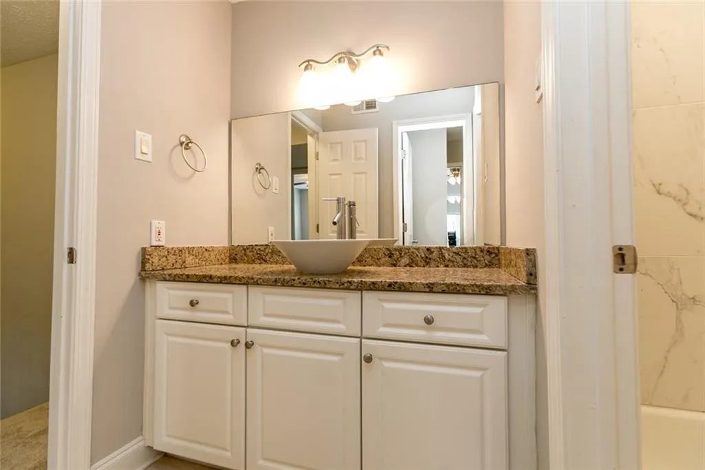 6980 Roswell Road Unit D-4, Atlanta, Georgia 30328, 2 Bedrooms Bedrooms, ,1 BathroomBathrooms,Residential,Sold,6980 Roswell Road Unit D-4,6719240