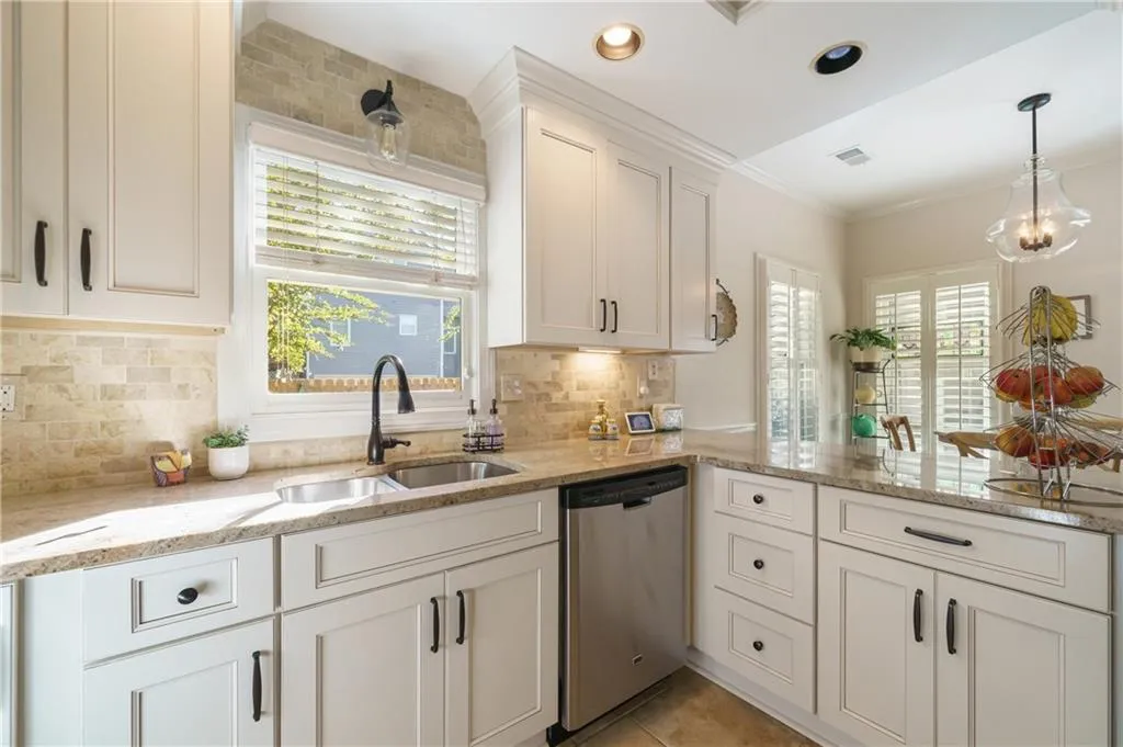 33 Vernon Glen Court, Sandy Springs, Georgia 30338, 3 Bedrooms Bedrooms, ,2 BathroomsBathrooms,Residential,Sold,33 Vernon Glen Court,7027147