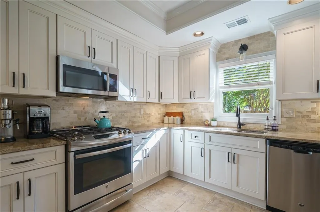 33 Vernon Glen Court, Sandy Springs, Georgia 30338, 3 Bedrooms Bedrooms, ,2 BathroomsBathrooms,Residential,Sold,33 Vernon Glen Court,7027147