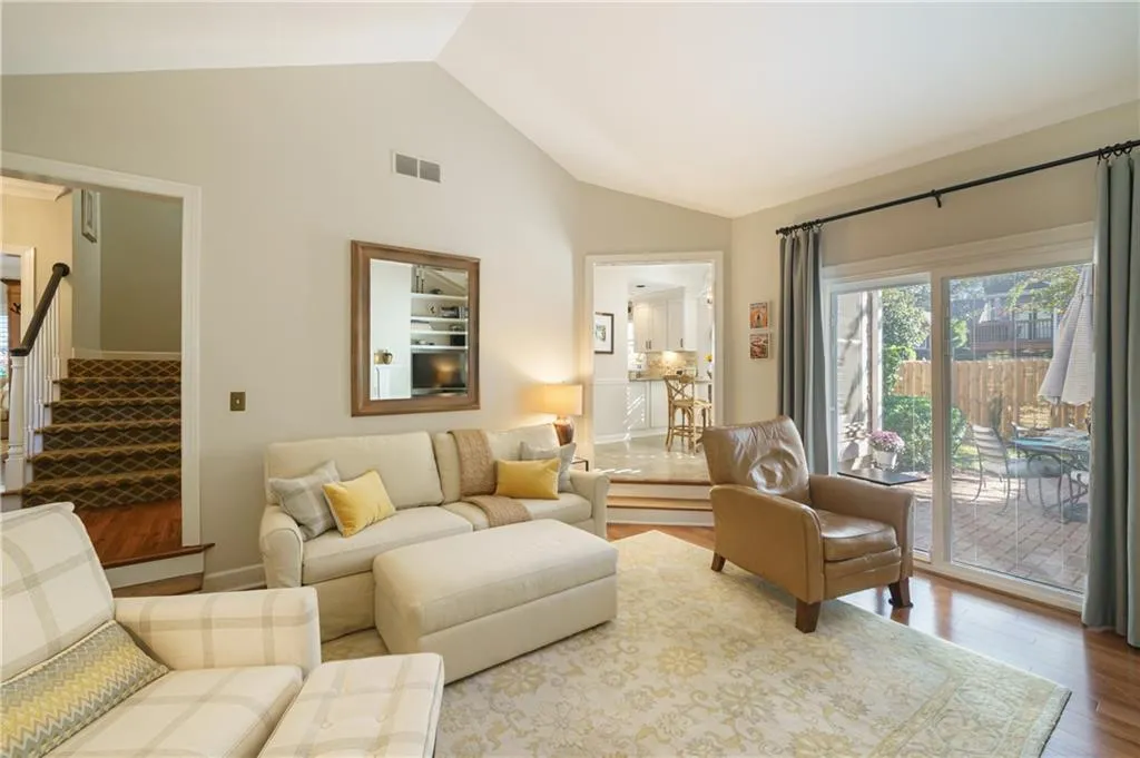 33 Vernon Glen Court, Sandy Springs, Georgia 30338, 3 Bedrooms Bedrooms, ,2 BathroomsBathrooms,Residential,Sold,33 Vernon Glen Court,7027147