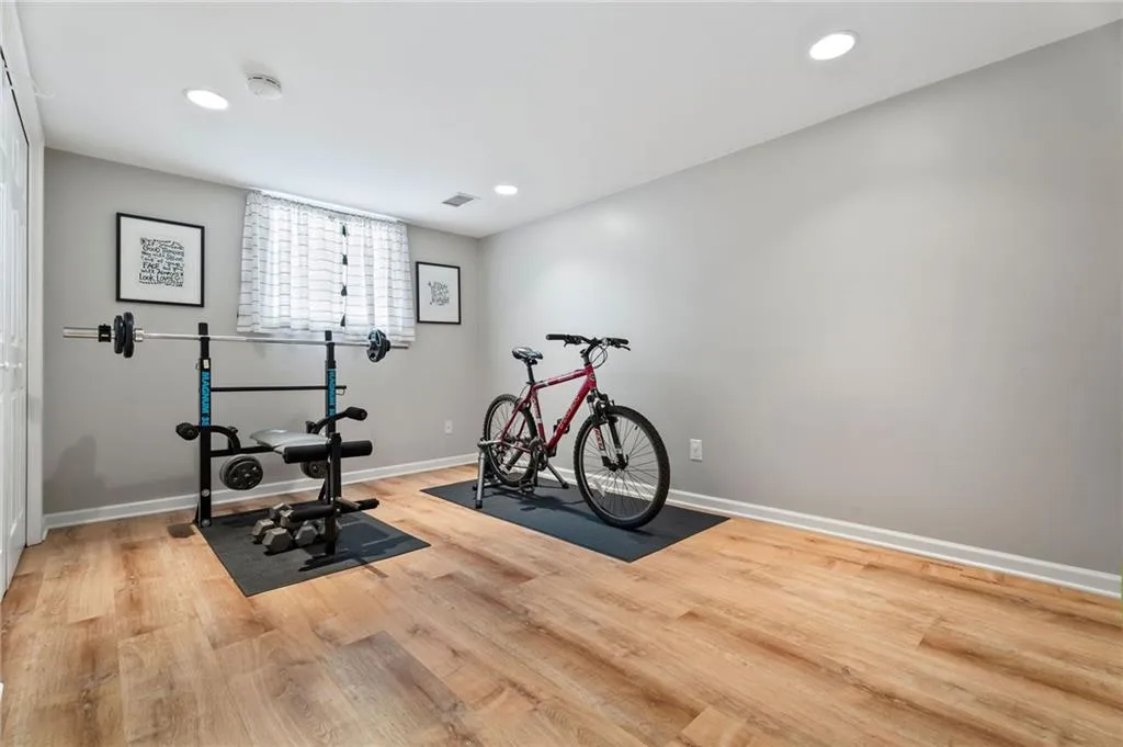 10 Wyndham Drive, Sandy Springs, Georgia 30328, 5 Bedrooms Bedrooms, ,3 BathroomsBathrooms,Residential,Sold,10 Wyndham Drive,7565324