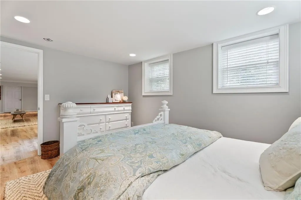 10 Wyndham Drive, Sandy Springs, Georgia 30328, 5 Bedrooms Bedrooms, ,3 BathroomsBathrooms,Residential,Sold,10 Wyndham Drive,7565324