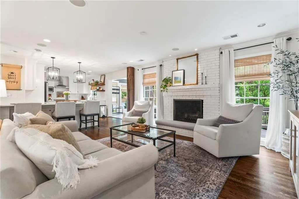 10 Wyndham Drive, Sandy Springs, Georgia 30328, 5 Bedrooms Bedrooms, ,3 BathroomsBathrooms,Residential,Sold,10 Wyndham Drive,7565324