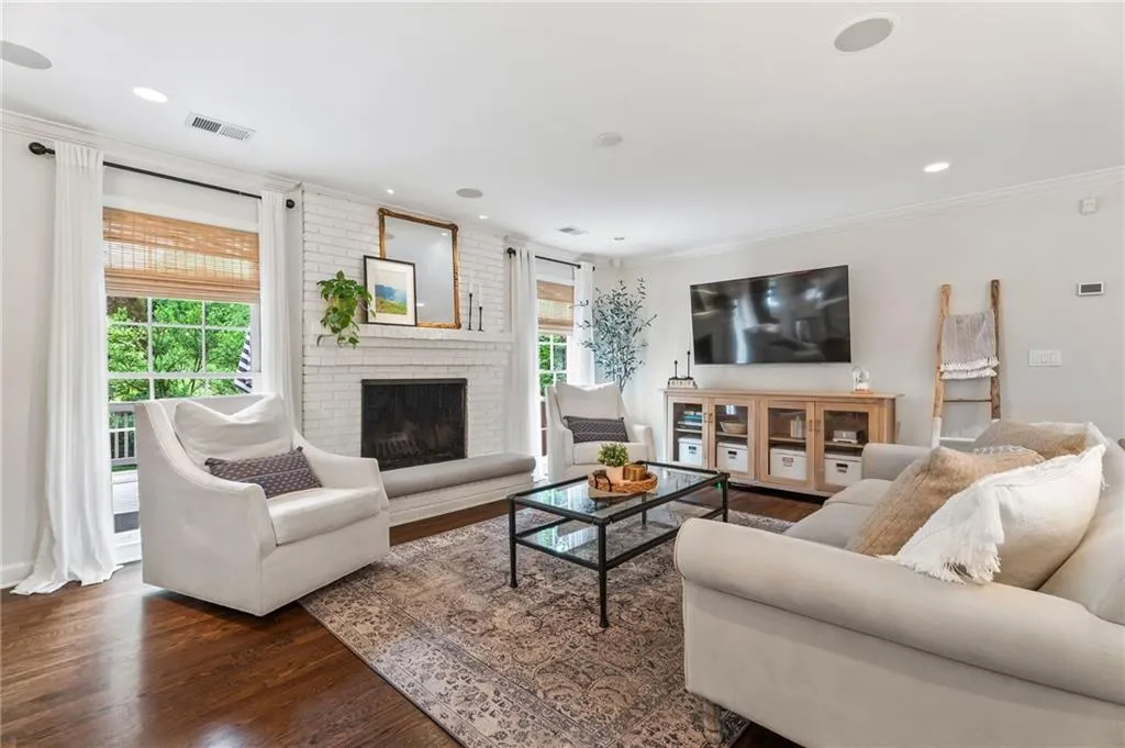 10 Wyndham Drive, Sandy Springs, Georgia 30328, 5 Bedrooms Bedrooms, ,3 BathroomsBathrooms,Residential,Sold,10 Wyndham Drive,7565324
