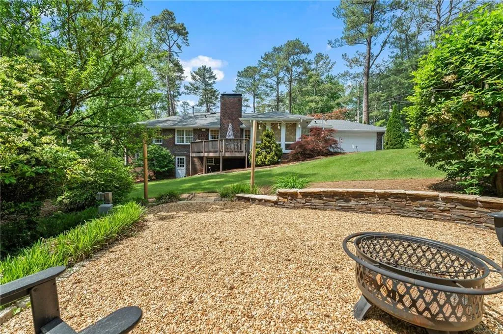 10 Wyndham Drive, Sandy Springs, Georgia 30328, 5 Bedrooms Bedrooms, ,3 BathroomsBathrooms,Residential,Sold,10 Wyndham Drive,7565324