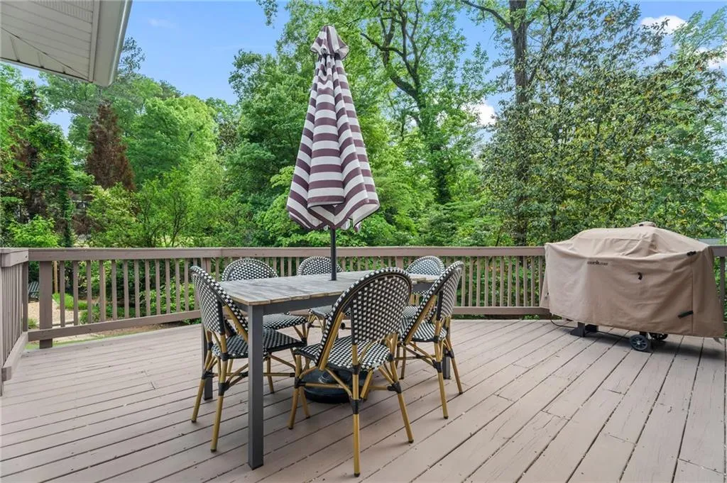10 Wyndham Drive, Sandy Springs, Georgia 30328, 5 Bedrooms Bedrooms, ,3 BathroomsBathrooms,Residential,Sold,10 Wyndham Drive,7565324