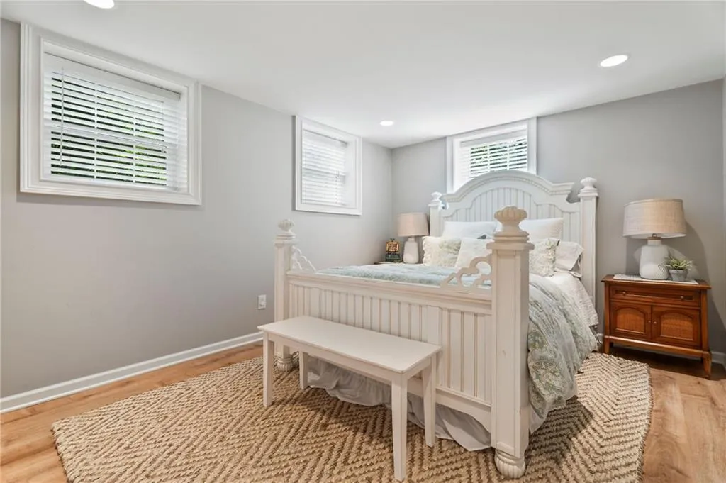 10 Wyndham Drive, Sandy Springs, Georgia 30328, 5 Bedrooms Bedrooms, ,3 BathroomsBathrooms,Residential,Sold,10 Wyndham Drive,7565324