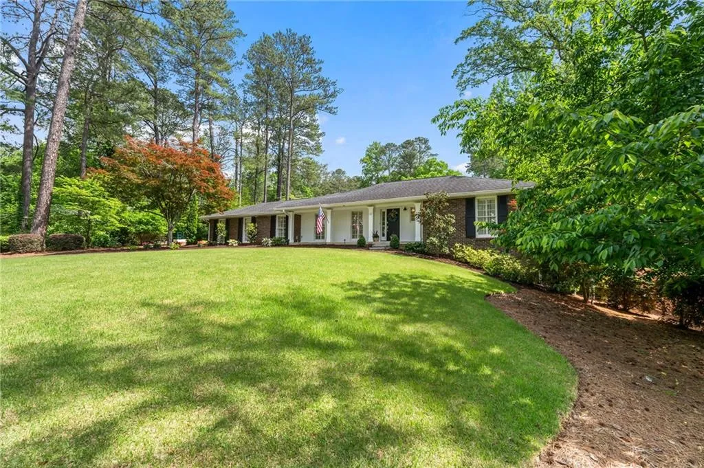 10 Wyndham Drive, Sandy Springs, Georgia 30328, 5 Bedrooms Bedrooms, ,3 BathroomsBathrooms,Residential,Sold,10 Wyndham Drive,7565324
