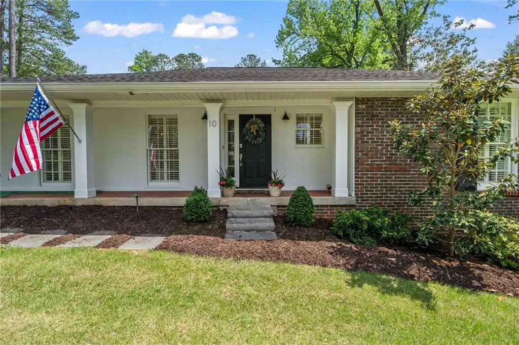10 Wyndham Drive, Sandy Springs, Georgia 30328, 5 Bedrooms Bedrooms, ,3 BathroomsBathrooms,Residential,Sold,10 Wyndham Drive,7565324