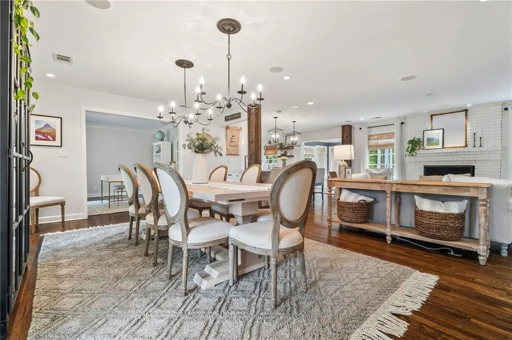 10 Wyndham Drive, Sandy Springs, Georgia 30328, 5 Bedrooms Bedrooms, ,3 BathroomsBathrooms,Residential,Sold,10 Wyndham Drive,7565324