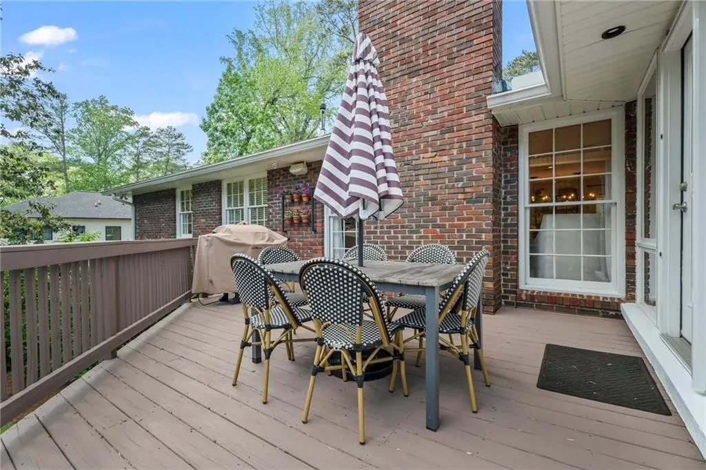 10 Wyndham Drive, Sandy Springs, Georgia 30328, 5 Bedrooms Bedrooms, ,3 BathroomsBathrooms,Residential,Sold,10 Wyndham Drive,7565324