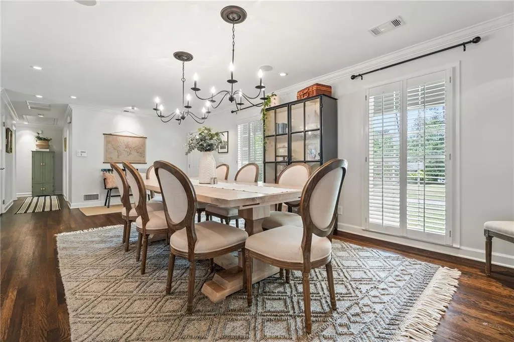 10 Wyndham Drive, Sandy Springs, Georgia 30328, 5 Bedrooms Bedrooms, ,3 BathroomsBathrooms,Residential,Sold,10 Wyndham Drive,7565324