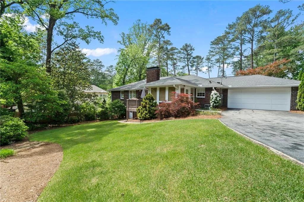 10 Wyndham Drive, Sandy Springs, Georgia 30328, 5 Bedrooms Bedrooms, ,3 BathroomsBathrooms,Residential,Sold,10 Wyndham Drive,7565324