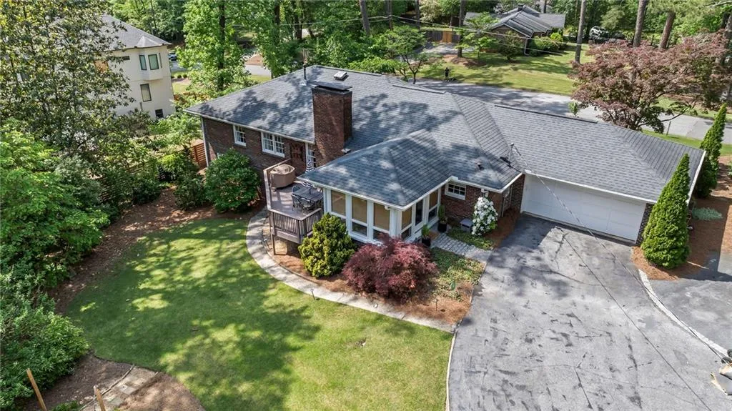 10 Wyndham Drive, Sandy Springs, Georgia 30328, 5 Bedrooms Bedrooms, ,3 BathroomsBathrooms,Residential,Sold,10 Wyndham Drive,7565324