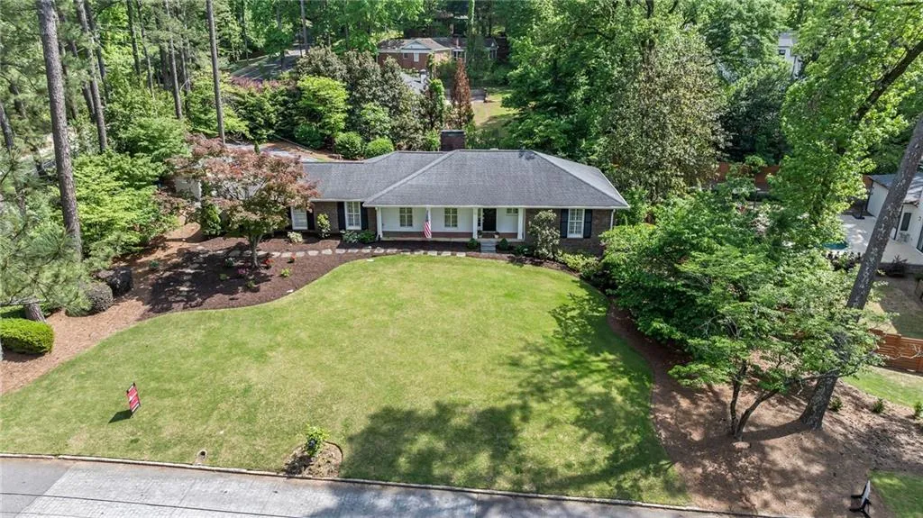 10 Wyndham Drive, Sandy Springs, Georgia 30328, 5 Bedrooms Bedrooms, ,3 BathroomsBathrooms,Residential,Sold,10 Wyndham Drive,7565324
