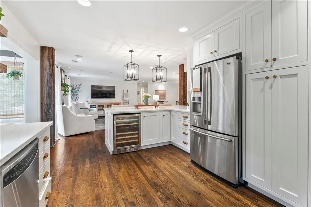 10 Wyndham Drive, Sandy Springs, Georgia 30328, 5 Bedrooms Bedrooms, ,3 BathroomsBathrooms,Residential,Sold,10 Wyndham Drive,7565324