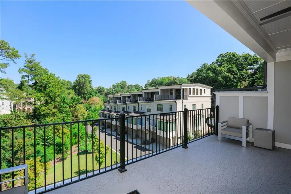 92 Allen Road, Atlanta, Georgia 30328, 3 Bedrooms Bedrooms, ,4 BathroomsBathrooms,Residential,Sold,92 Allen Road,6608249