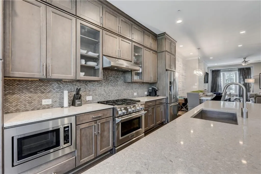92 Allen Road, Atlanta, Georgia 30328, 3 Bedrooms Bedrooms, ,4 BathroomsBathrooms,Residential,Sold,92 Allen Road,6608249