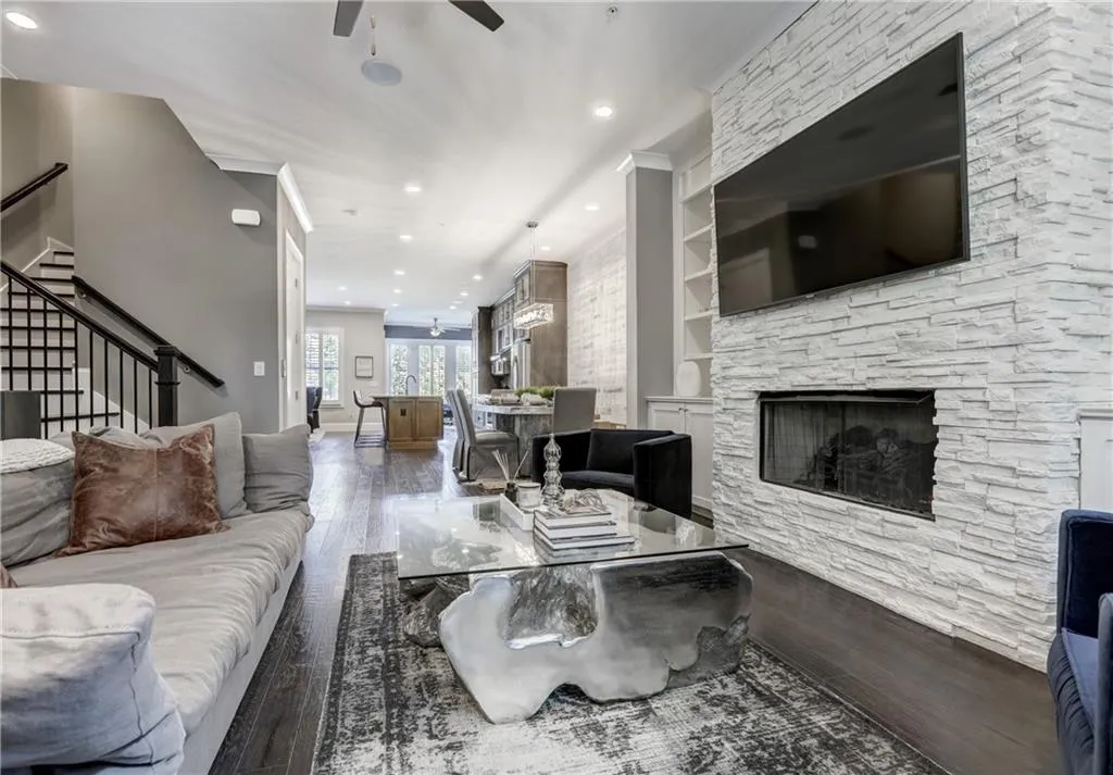 92 Allen Road, Atlanta, Georgia 30328, 3 Bedrooms Bedrooms, ,4 BathroomsBathrooms,Residential,Sold,92 Allen Road,6608249