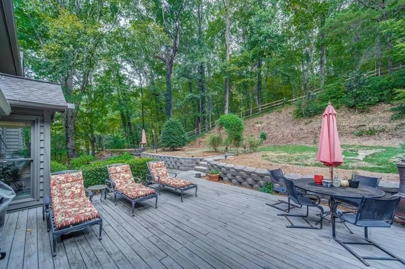 9360 Huntcliff Trace, Atlanta, Georgia 30350, 5 Bedrooms Bedrooms, ,3 BathroomsBathrooms,Residential,Sold,9360 Huntcliff Trace,6630196