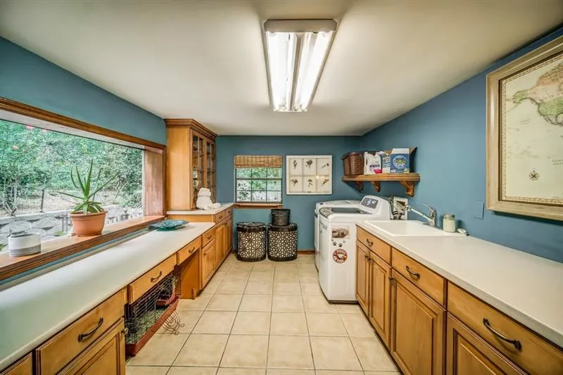 9360 Huntcliff Trace, Atlanta, Georgia 30350, 5 Bedrooms Bedrooms, ,3 BathroomsBathrooms,Residential,Sold,9360 Huntcliff Trace,6630196