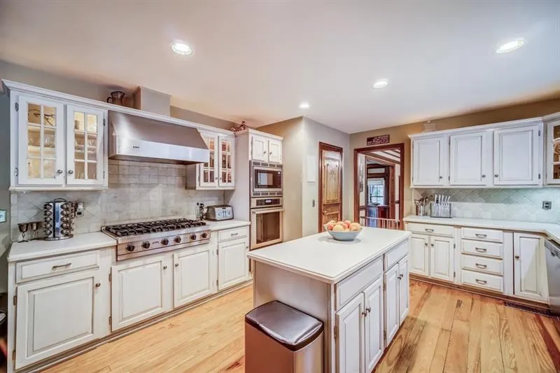 9360 Huntcliff Trace, Atlanta, Georgia 30350, 5 Bedrooms Bedrooms, ,3 BathroomsBathrooms,Residential,Sold,9360 Huntcliff Trace,6630196