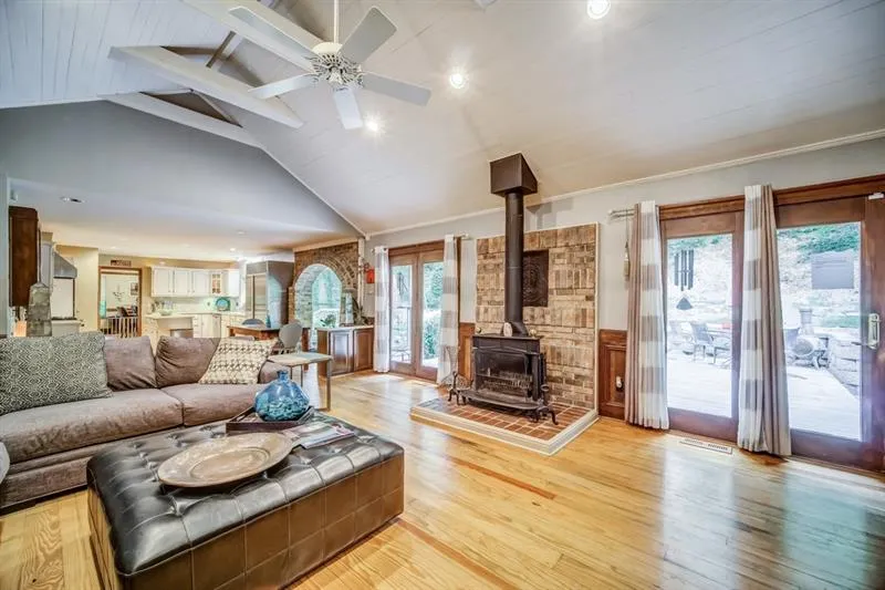 9360 Huntcliff Trace, Atlanta, Georgia 30350, 5 Bedrooms Bedrooms, ,3 BathroomsBathrooms,Residential,Sold,9360 Huntcliff Trace,6630196