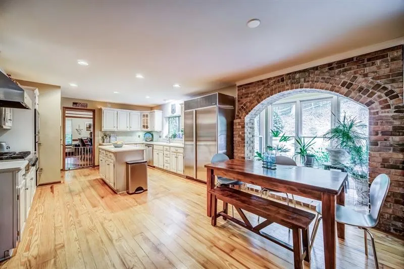 9360 Huntcliff Trace, Atlanta, Georgia 30350, 5 Bedrooms Bedrooms, ,3 BathroomsBathrooms,Residential,Sold,9360 Huntcliff Trace,6630196