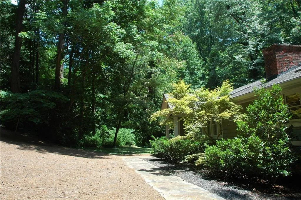 535 Carol Way, Atlanta, Georgia 30327, 3 Bedrooms Bedrooms, ,2 BathroomsBathrooms,Residential,Sold,535 Carol Way,6566310