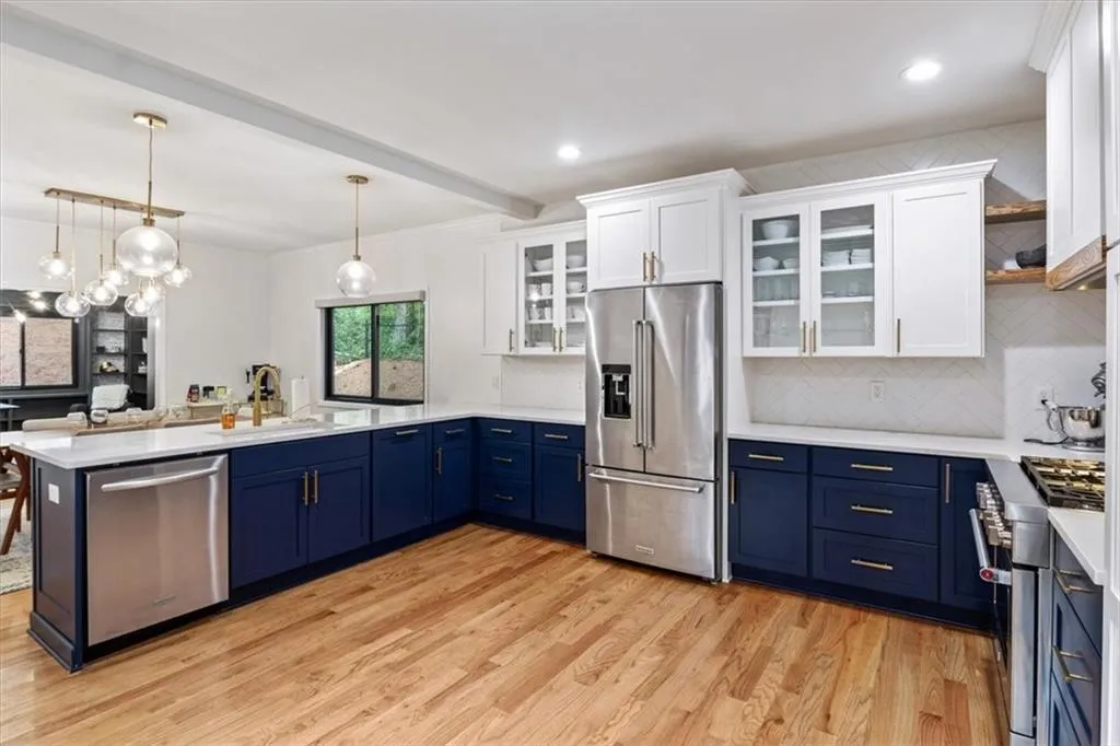 210 N Mill Court, Atlanta, Georgia 30328, 3 Bedrooms Bedrooms, ,2 BathroomsBathrooms,Residential,Sold,210 N Mill Court,7102327
