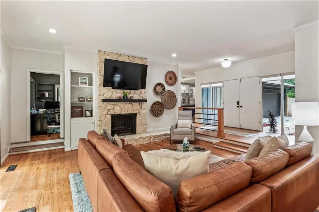 210 N Mill Court, Atlanta, Georgia 30328, 3 Bedrooms Bedrooms, ,2 BathroomsBathrooms,Residential,Sold,210 N Mill Court,7102327