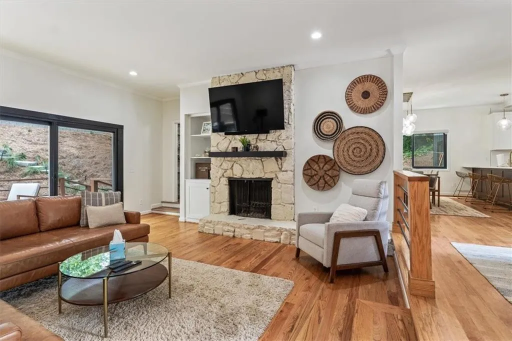 210 N Mill Court, Atlanta, Georgia 30328, 3 Bedrooms Bedrooms, ,2 BathroomsBathrooms,Residential,Sold,210 N Mill Court,7102327