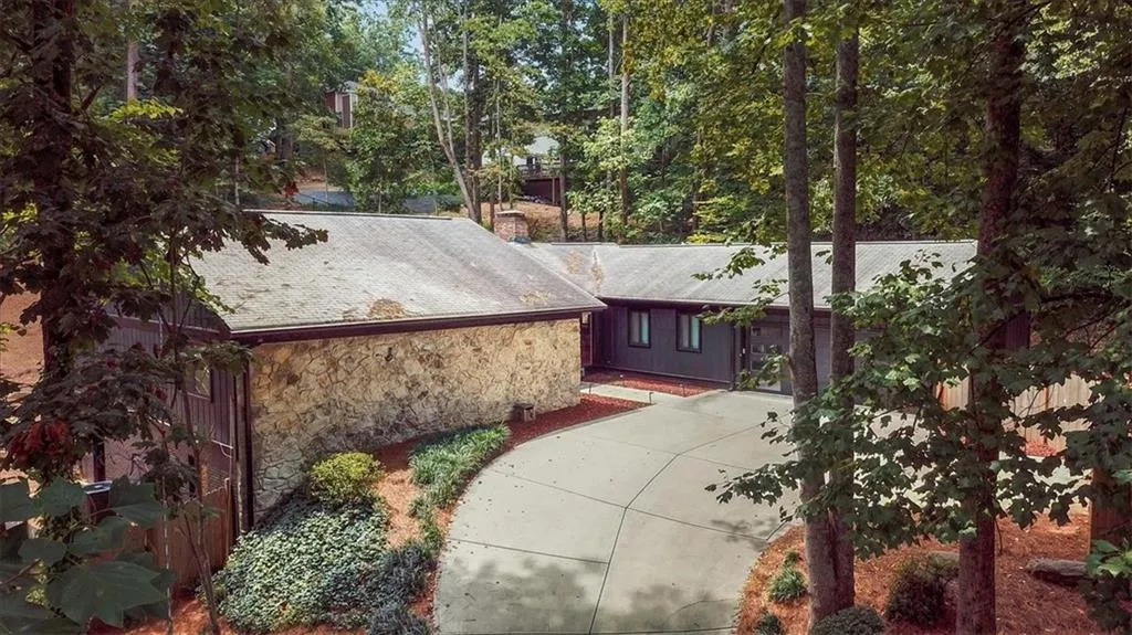 210 N Mill Court, Atlanta, Georgia 30328, 3 Bedrooms Bedrooms, ,2 BathroomsBathrooms,Residential,Sold,210 N Mill Court,7102327