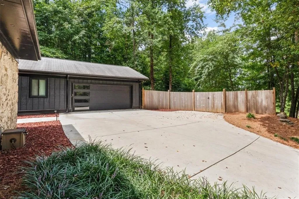 210 N Mill Court, Atlanta, Georgia 30328, 3 Bedrooms Bedrooms, ,2 BathroomsBathrooms,Residential,Sold,210 N Mill Court,7102327
