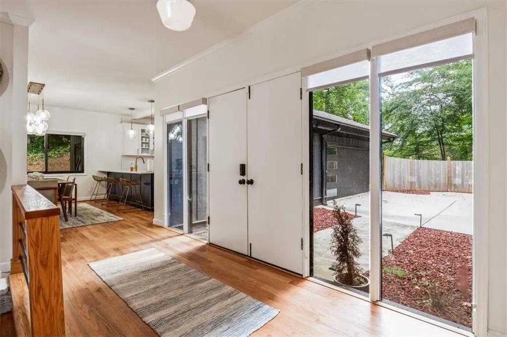 210 N Mill Court, Atlanta, Georgia 30328, 3 Bedrooms Bedrooms, ,2 BathroomsBathrooms,Residential,Sold,210 N Mill Court,7102327