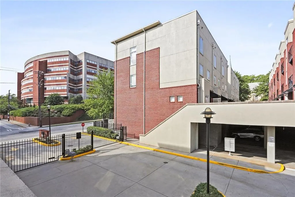 401 10th Street Nw Unit B104, Atlanta, Georgia 30318, 1 Bedroom Bedrooms, ,1 BathroomBathrooms,Residential,Sold,401 10th Street Nw Unit B104,6623492