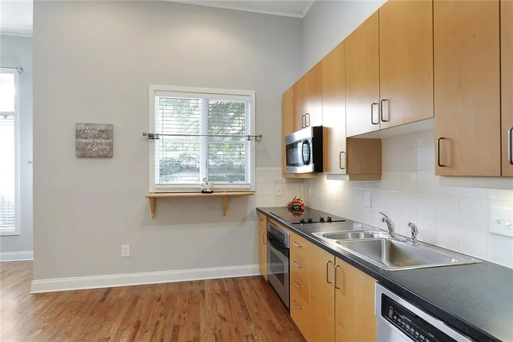401 10th Street Nw Unit B104, Atlanta, Georgia 30318, 1 Bedroom Bedrooms, ,1 BathroomBathrooms,Residential,Sold,401 10th Street Nw Unit B104,6623492