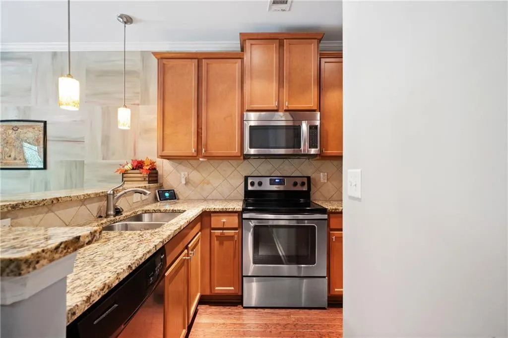 215 Semel Drive Nw Unit 466, Atlanta, Georgia 30309, 2 Bedrooms Bedrooms, ,2 BathroomsBathrooms,Residential,Sold,215 Semel Drive Nw Unit 466,7547502