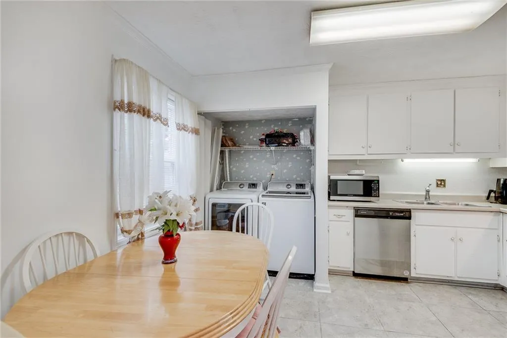 400 N River Parkway Unit C, Sandy Springs, Georgia 30350, 3 Bedrooms Bedrooms, ,2 BathroomsBathrooms,Residential,Sold,400 N River Parkway Unit C,7250546