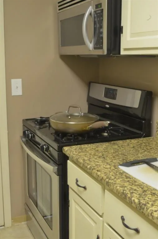 6851 Roswell Road Ne Unit P10, Sandy Springs, Georgia 30328, 2 Bedrooms Bedrooms, ,2 BathroomsBathrooms,Residential,Sold,6851 Roswell Road Ne Unit P10,5719588