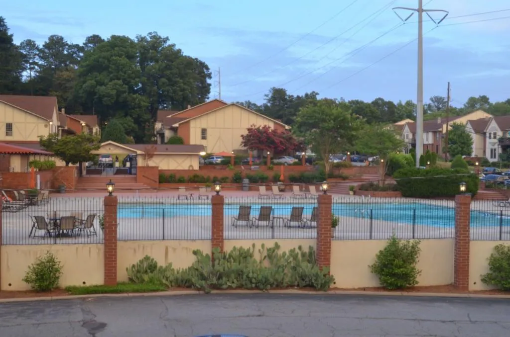 6851 Roswell Road Ne Unit P10, Sandy Springs, Georgia 30328, 2 Bedrooms Bedrooms, ,2 BathroomsBathrooms,Residential,Sold,6851 Roswell Road Ne Unit P10,5719588