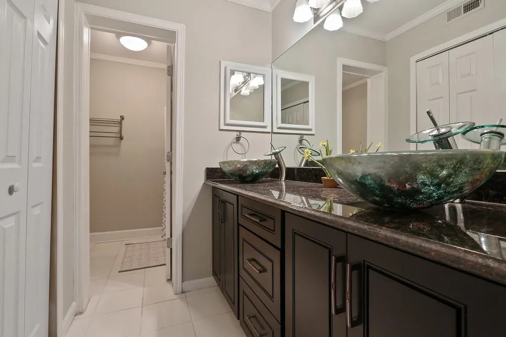 6520 Roswell Road Unit 99, Sandy Springs, Georgia 30328, 2 Bedrooms Bedrooms, ,2 BathroomsBathrooms,Residential,Sold,6520 Roswell Road Unit 99,6517156